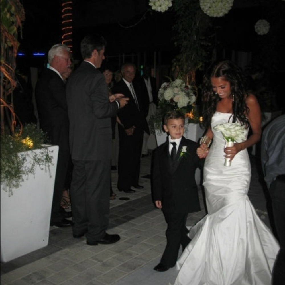 Stunning white sleeveless fitted Wedding dress size 0